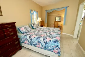 DIRECTLY on the ocean. Entire private first floor. - Image 5