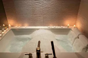 BridgesView Spa & Couples Retreat, Easy Parking - Image 2