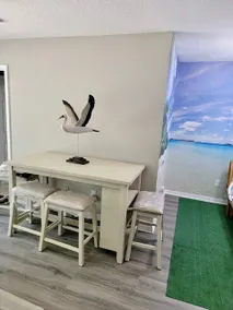 Beach Vibes *King & Queens Beds Free Wifi - Image 3