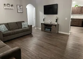 The Phoenix 3 bed/2 bath Short or Long Stays - Image 5
