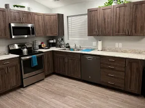 The Phoenix 3 bed/2 bath Short or Long Stays - Image 3