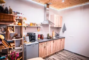 Cosy HOME with 200 local crafts items on premises - Image 5