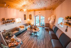 Cosy HOME with 200 local crafts items on premises - Image 3