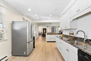 3br 3ba & 2 Kitchens! Just steps to beach and park - Image 4