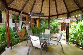 Garden Paradise, Walk to the Beach - Image 5