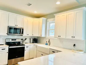 Brand New Beach House with huge private pool! 2-minute walk to the Beach ⭐️⭐️⭐️⭐️⭐️ - Image 3