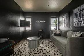 Stylish Roberts Alley Facing 1 BR • Annex 216 - Image 2
