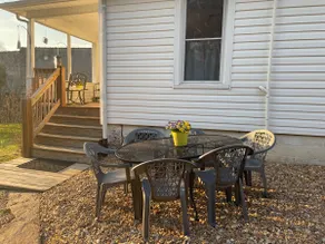 Cheerful & cozy 2 bedroom home in central Elkin - Image 2