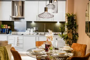 Luxury 2 Bed & 2 Bath Flat with Private Parking - Image 3