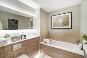 Luxury 2 Bed & 2 Bath Flat with Private Parking - Image 4