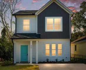 New 3BR Beach Haven in Downtown No Checkout Chores - Image 3