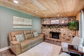 Renovated Creekside Cottage in Townsend - Image 4
