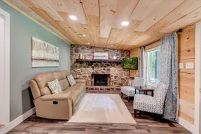 Renovated Creekside Cottage in Townsend - Image 5