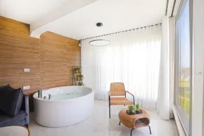 צימר75 על הים גקוזי ומרפסת Oceanfront BeachHouse W Jacuzzi & Porch - Image 3