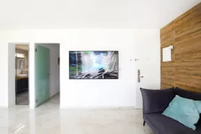 צימר75 על הים גקוזי ומרפסת Oceanfront BeachHouse W Jacuzzi & Porch - Image 4