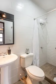 Authentic • Boho | Cozy | 2P + A/C + Parking - Image 5