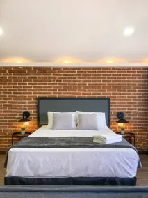 Authentic • Boho | Cozy | 2P + A/C + Parking - Image 2