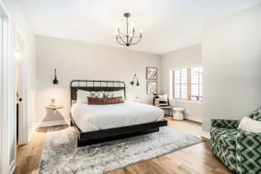 Spacious Downtown Retreat: Private Deck & Balcony - Image 4
