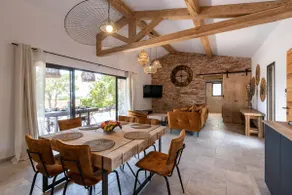 Luxury sheepfold with heated pool/spa and sea view - Image 3