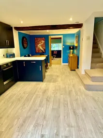 Delightful 3-Bedroom cottage with log burner - Image 3