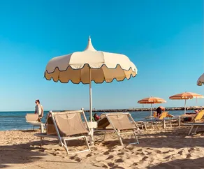 Beachfront penthouse. Private beach umbrella - Image 2