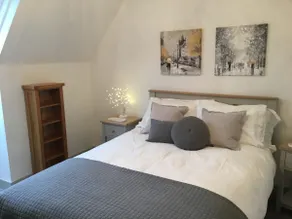 Spacious 1 bedroom apartment with parking and CCTV - Image 4