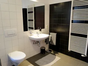 Cosy studio flat with parking garage - Image 3