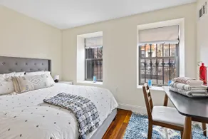 Enchanting brownstone apt with magical garden - Image 5