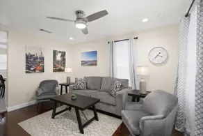 Cozy 2B/1Bth w Spacious Parking inside Fence - Image 3