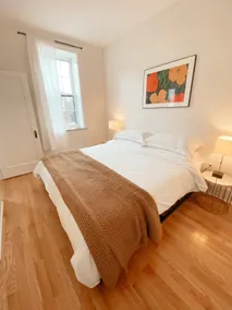 Spacious One Bedroom Suite on Broadway - Image 2