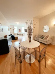 Spacious One Bedroom Suite on Broadway - Image 5