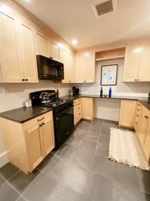 Spacious One Bedroom Suite on Broadway - Image 3