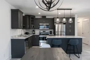 Charming, modern, luxury house with garage - Image 2
