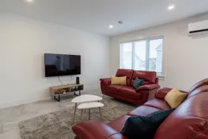 Charming, modern, luxury house with garage - Image 5