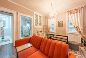 Quaint & charming century-old brownstone near NYC - Image 5