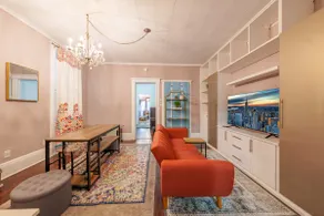 Quaint & charming century-old brownstone near NYC - Image 3