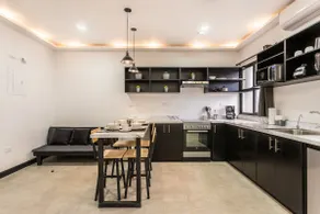 Authentic • Industrial | Cozy | 4P + A/C + Parking - Image 2