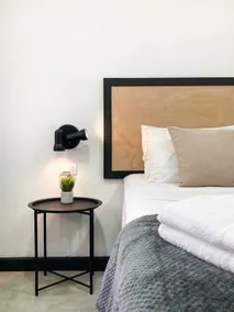 Authentic • Industrial | Cozy | 4P + A/C + Parking - Image 5