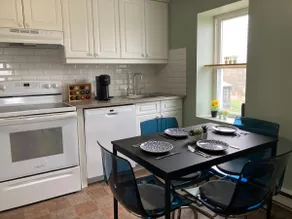 Charming 2-bedroom home in Kincardine's downtown - Image 3
