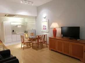 Lovely Beachfront Apartment with Direct Sea View - Image 4