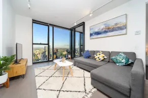 68F Sunrise Skyview MelbCBD. 2BR2Bath. FreeCarpark - Image 2