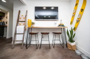 Downtown Launchpad with two bedrooms - Image 4