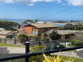 Three bedroom with spectacular views and spa bath - Image 3