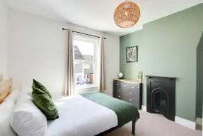 Delightful two bedroom cottage near town centre - Image 2