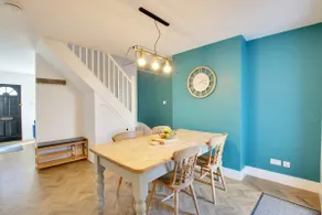 Delightful two bedroom cottage near town centre - Image 5