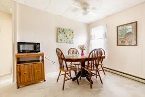 Fort Hill Hideaway Apartment Upstairs - Image 4