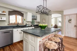 Newly Restored 1850’s farm house 3 bedroom 2 bath - Image 4