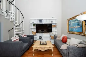 The Garden Loft | Cozy Outdoor Space| Free Parking - Image 2