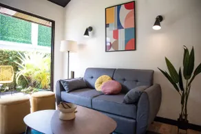 Pop Art-inspired oasis in exclusive Escazú - Image 5