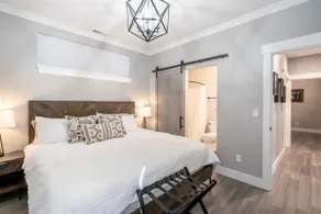 Charmer Downtown 3BR Home w Free Parking near UofO - Image 5